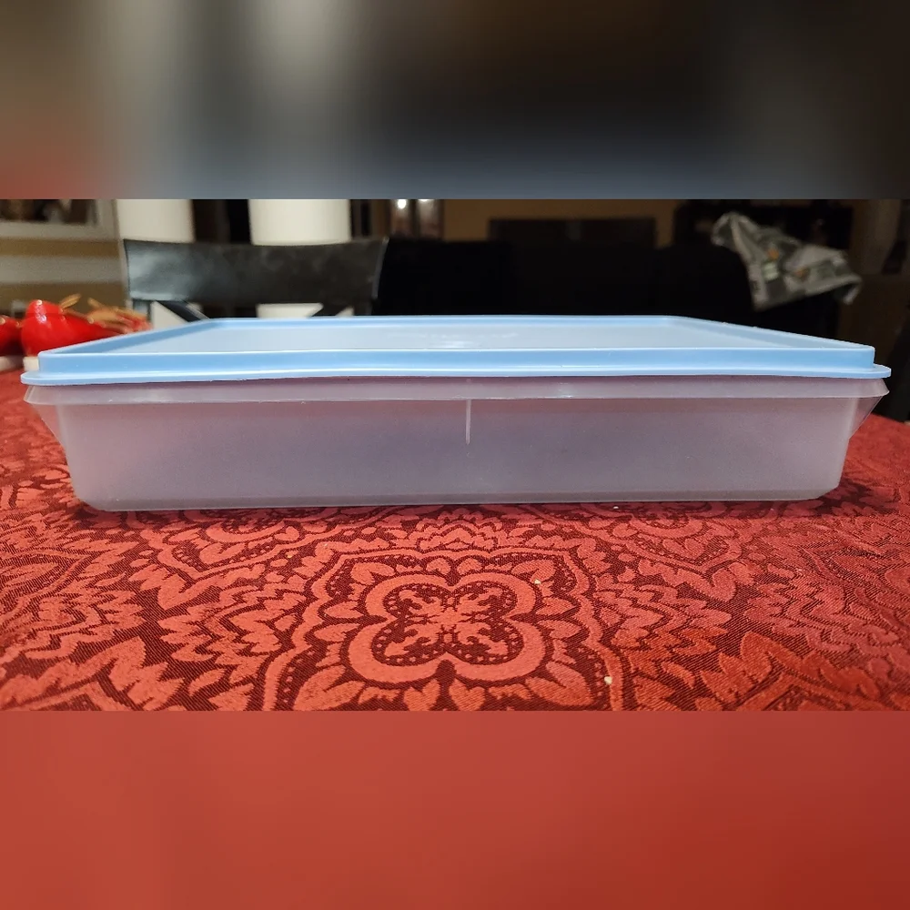 Vintage Tupperware light blue lid white container 15x10.5x2 Made In The USA